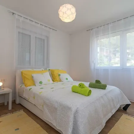 Appartement With A Parking Space Podstrana, Split - 17067